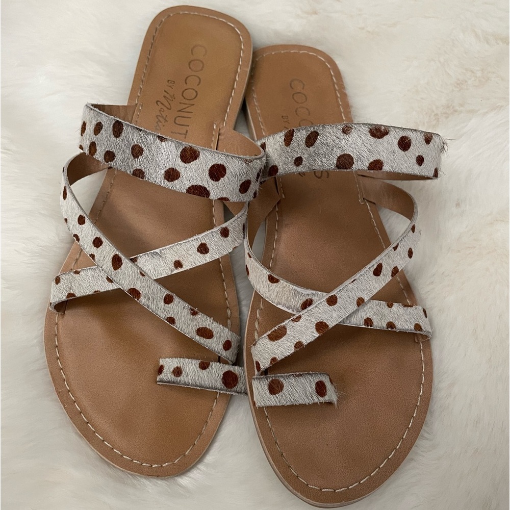 Coconuts by Matisse Catalina white/brown Cow Hair Sandal Size 8